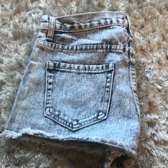 !!NWOT!! High wasted denim short - Picture 2 of 2